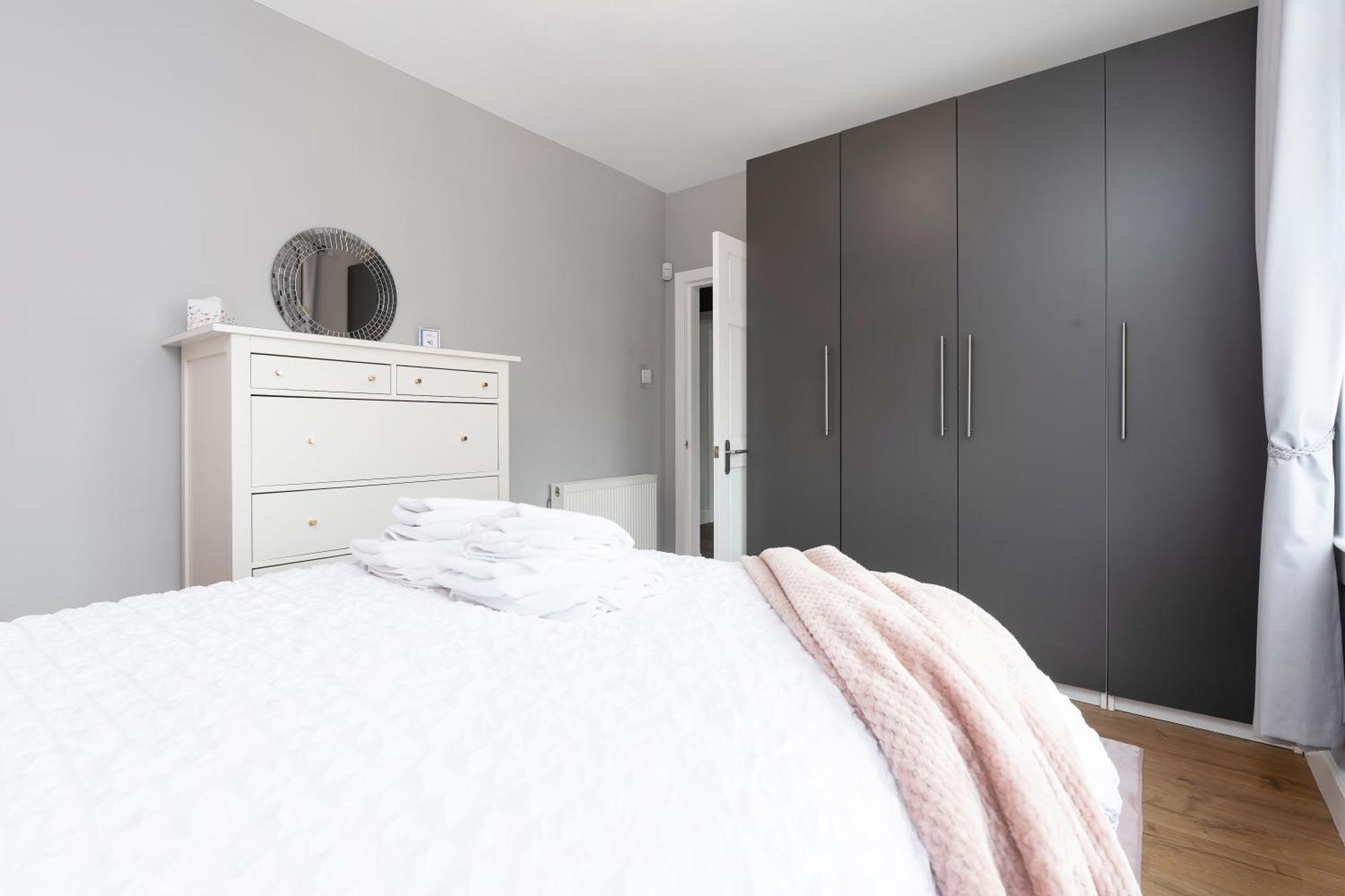 Crewe Apartment - 2 Bed, Free Off Street Parking And Private Garden Edinburgh Exterior photo